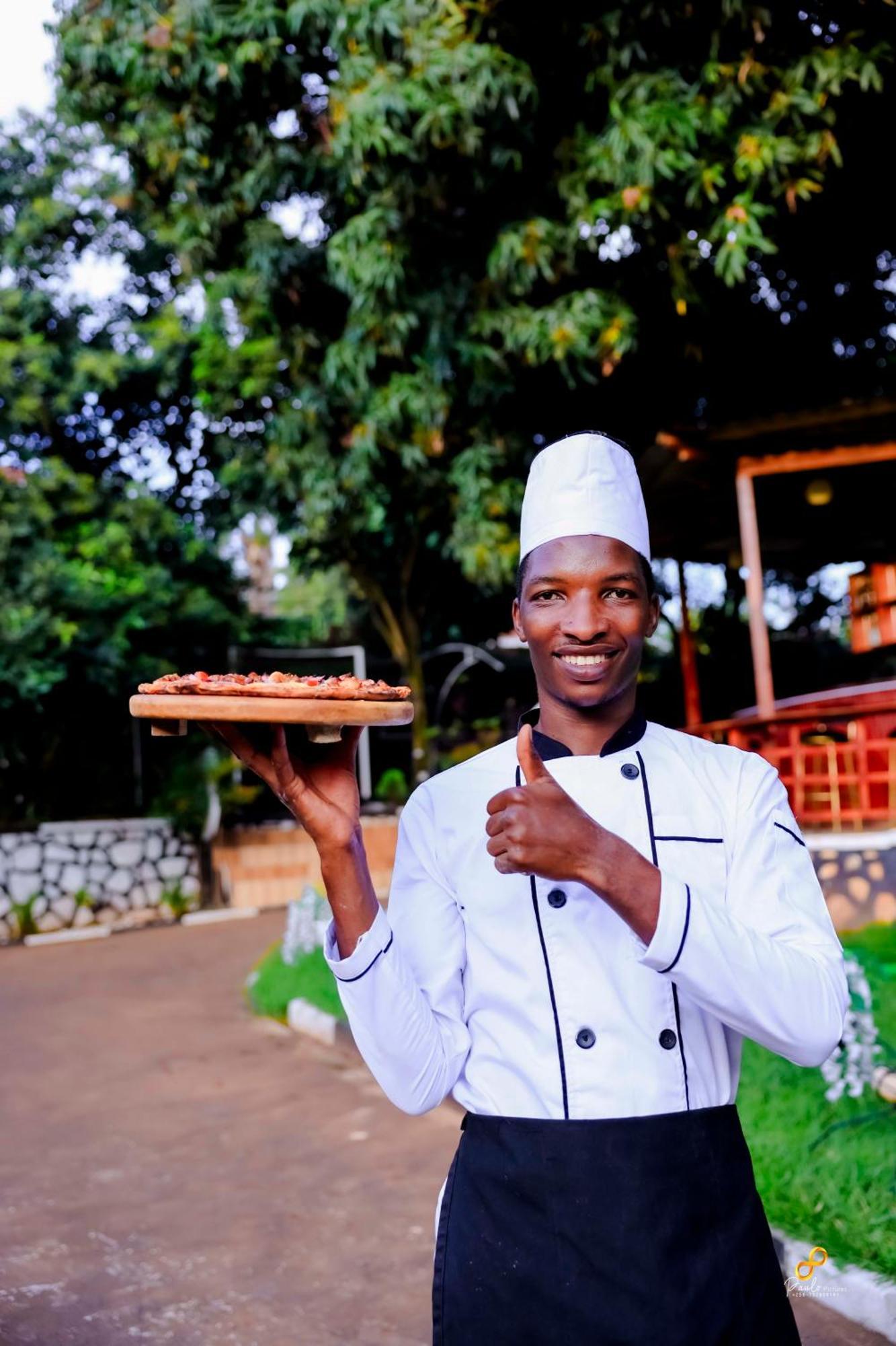 Hotel Golden Court à Kampala Extérieur photo